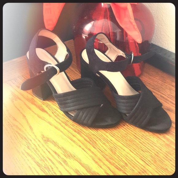 Sandals - Picture 1 of 3